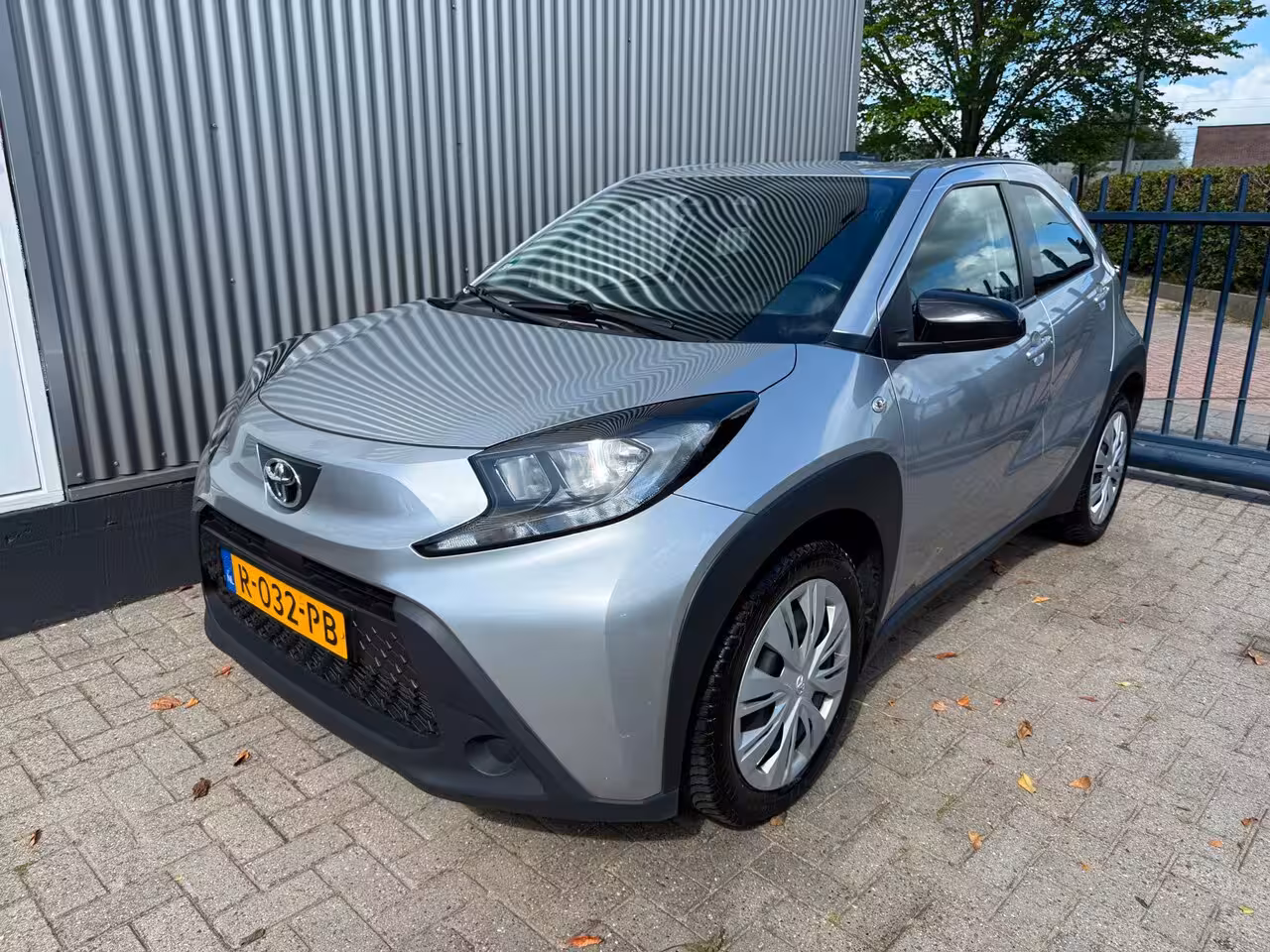 Toyota Aygo X 1.0 VVT-i MT Play / APPLE CARPLAY / CAMERA / AIRCO / CRUISE CONTROL /1E EIGENAAR / ELEK. P