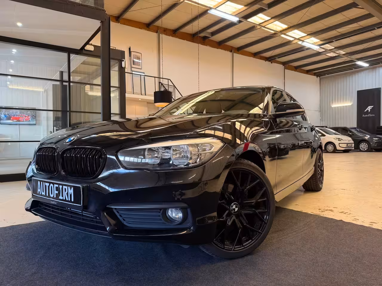 BMW 1-serie 118i Automaat Cruise Control Stoelverwarming Parkeersensoren achter Start-stopsysteem Boor