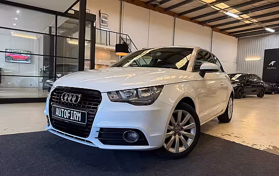 Audi A1 1.2 TFSI Ambition Nette auto Dealer onderhouden Navigatie Bluetooth verbinding Stoelverwar