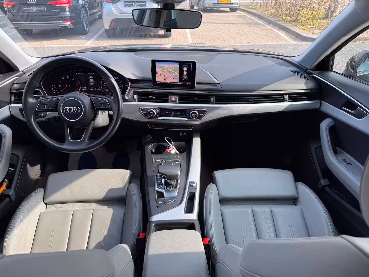 Audi A4 Limousine 35 TFSI Sport AUT ECC/PDC/LED/XENON/LMV18/LEER/NAVI