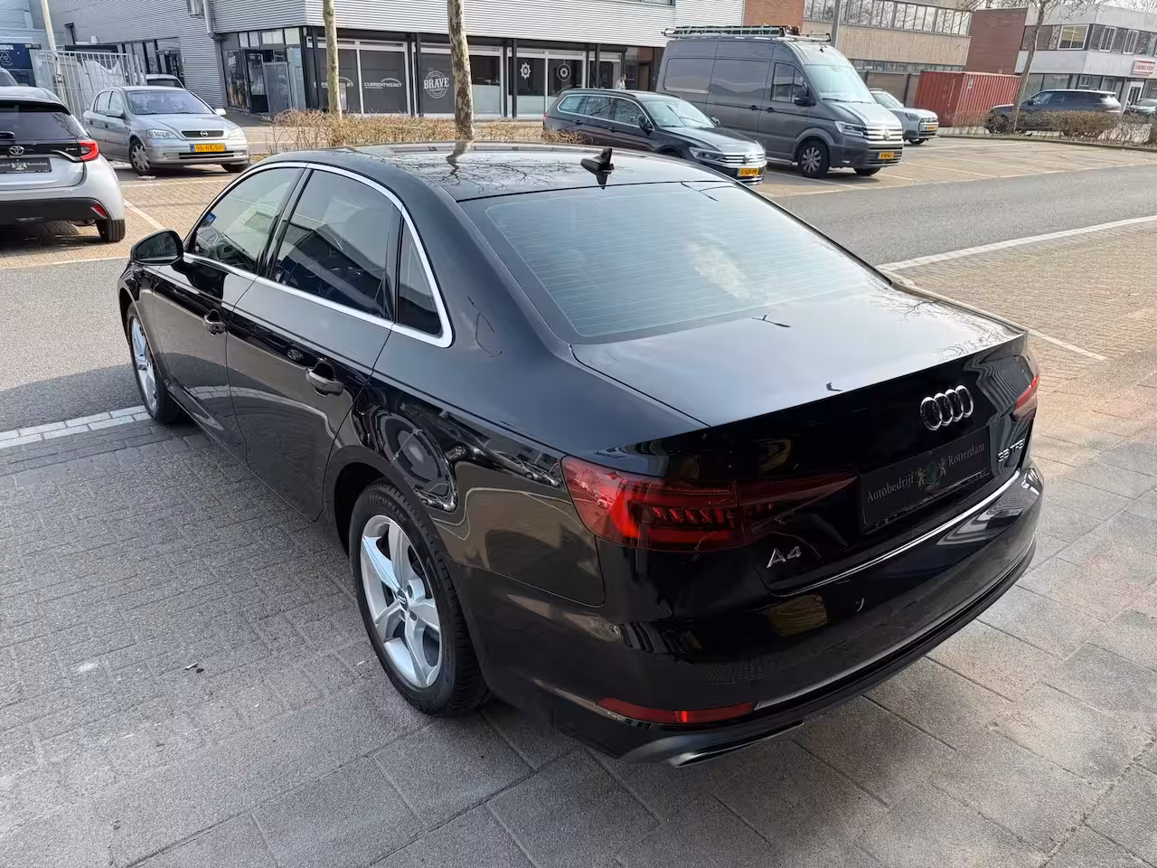 Audi A4 Limousine 35 TFSI Sport AUT ECC/PDC/LED/XENON/LMV18/LEER/NAVI