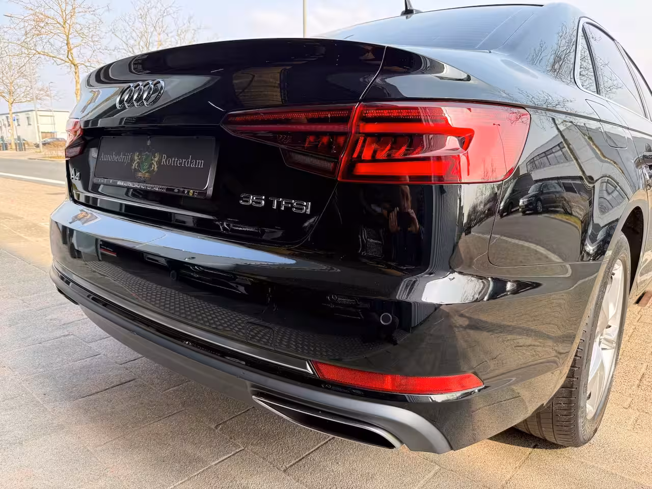 Audi A4 Limousine 35 TFSI Sport AUT ECC/PDC/LED/XENON/LMV18/LEER/NAVI