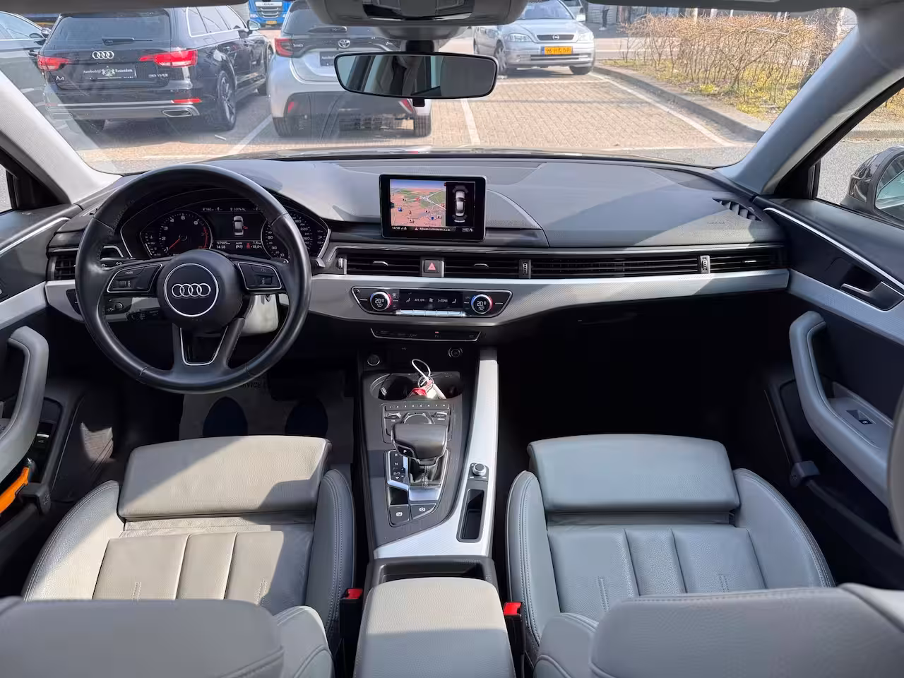 Audi A4 Limousine 35 TFSI Sport AUT ECC/PDC/LED/XENON/LMV18/LEER/NAVI