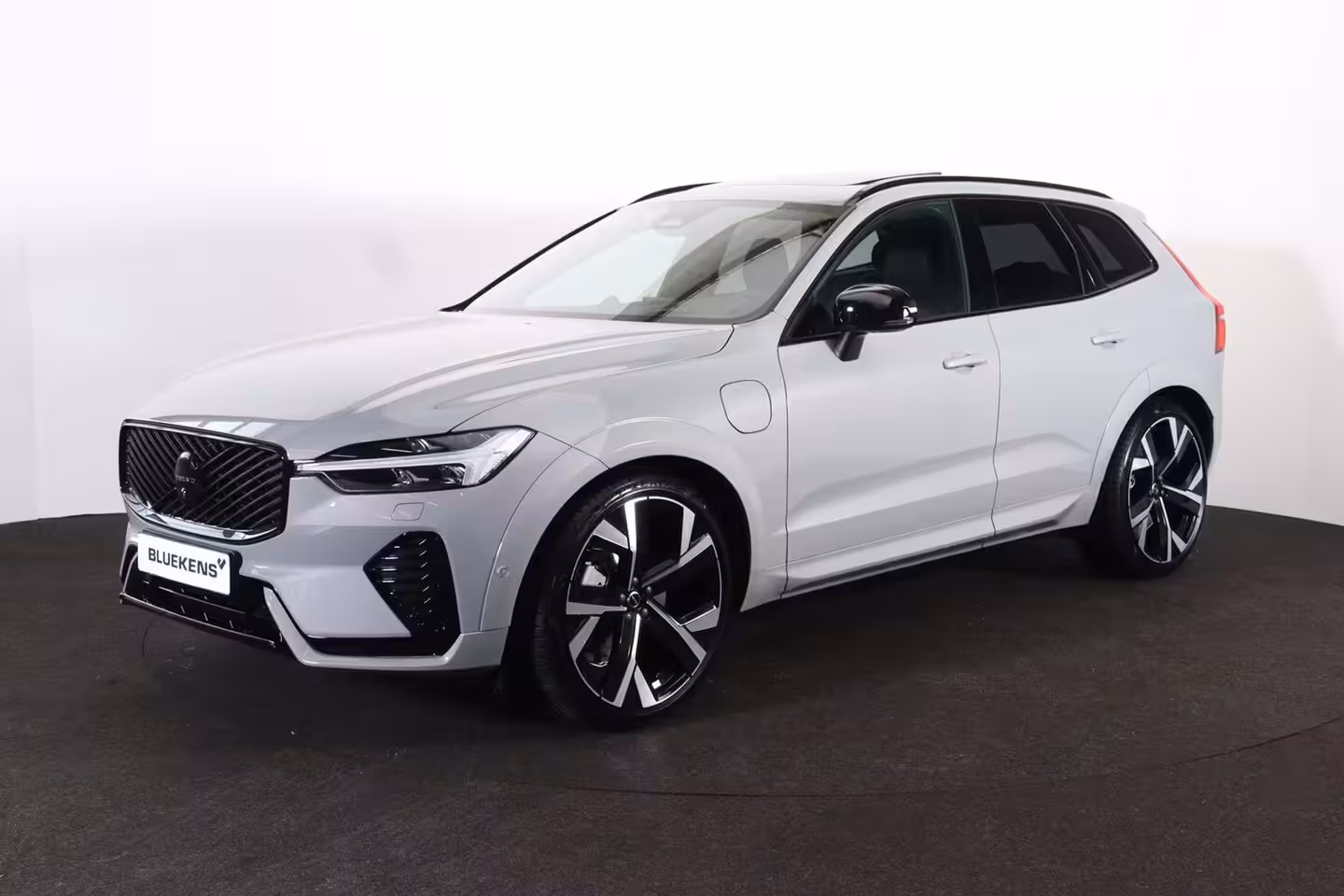 Volvo XC60 T8 Recharge AWD Ultra Black Edition Exec - Luchtvering - Panorama/schuifdak - IntelliSafe