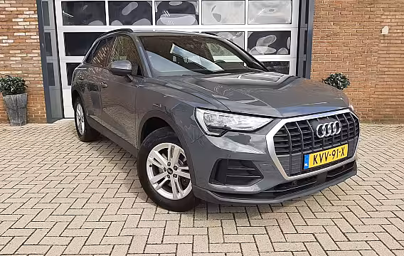 Audi Q3 45 TFSI e Business Edition
