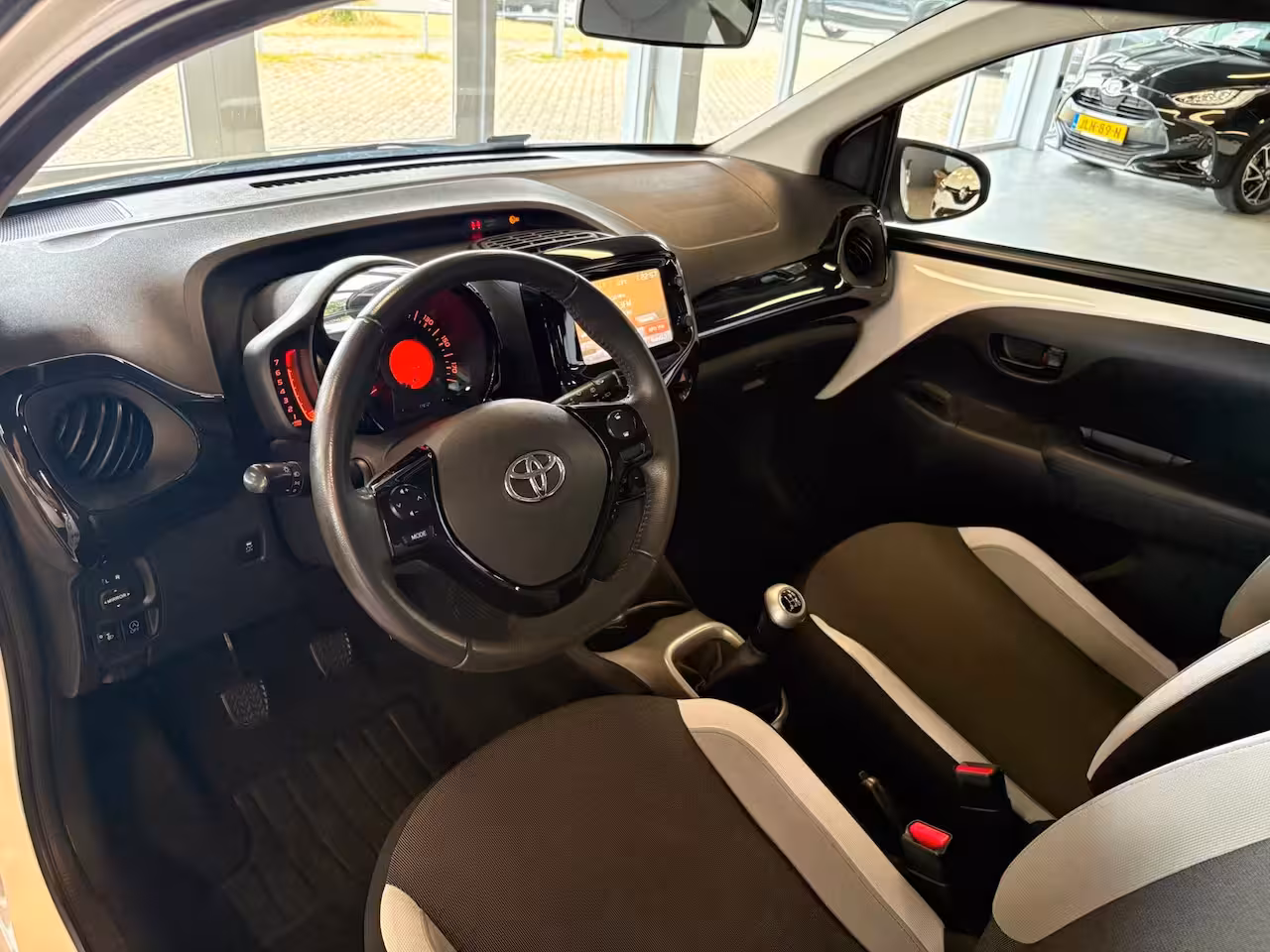 Toyota Aygo 1.0 VVT-i x-play