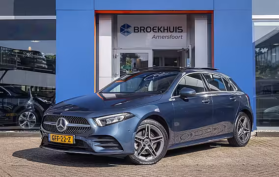Mercedes-Benz A-klasse 250 e AMG Line | Panorama dak | Camera | Stoelverwarming | Navi | 18''L.M. Velgen | AMG-st