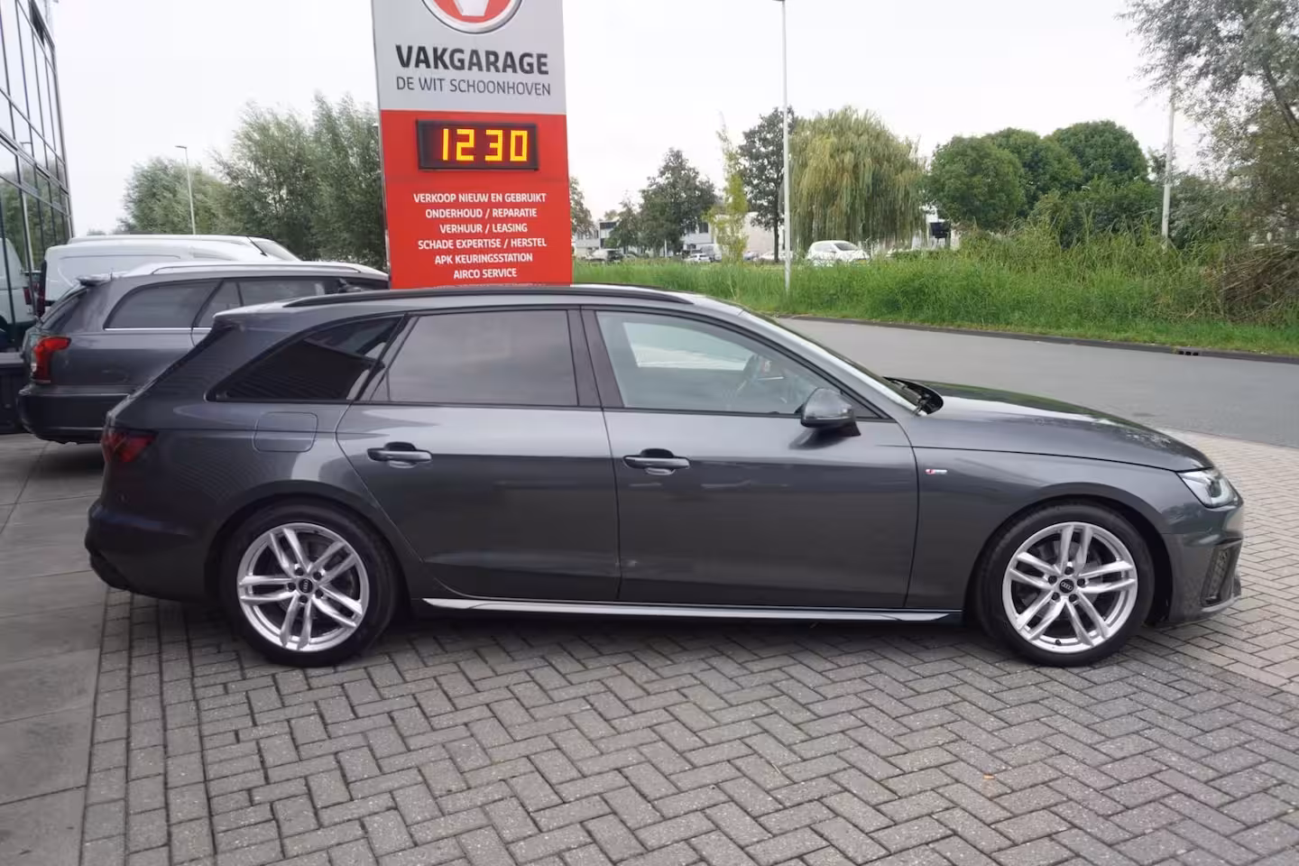 Audi A4 Avant 35 TFSI S edition Competition / Massage / Trekhaak / Virtual dash / Camera