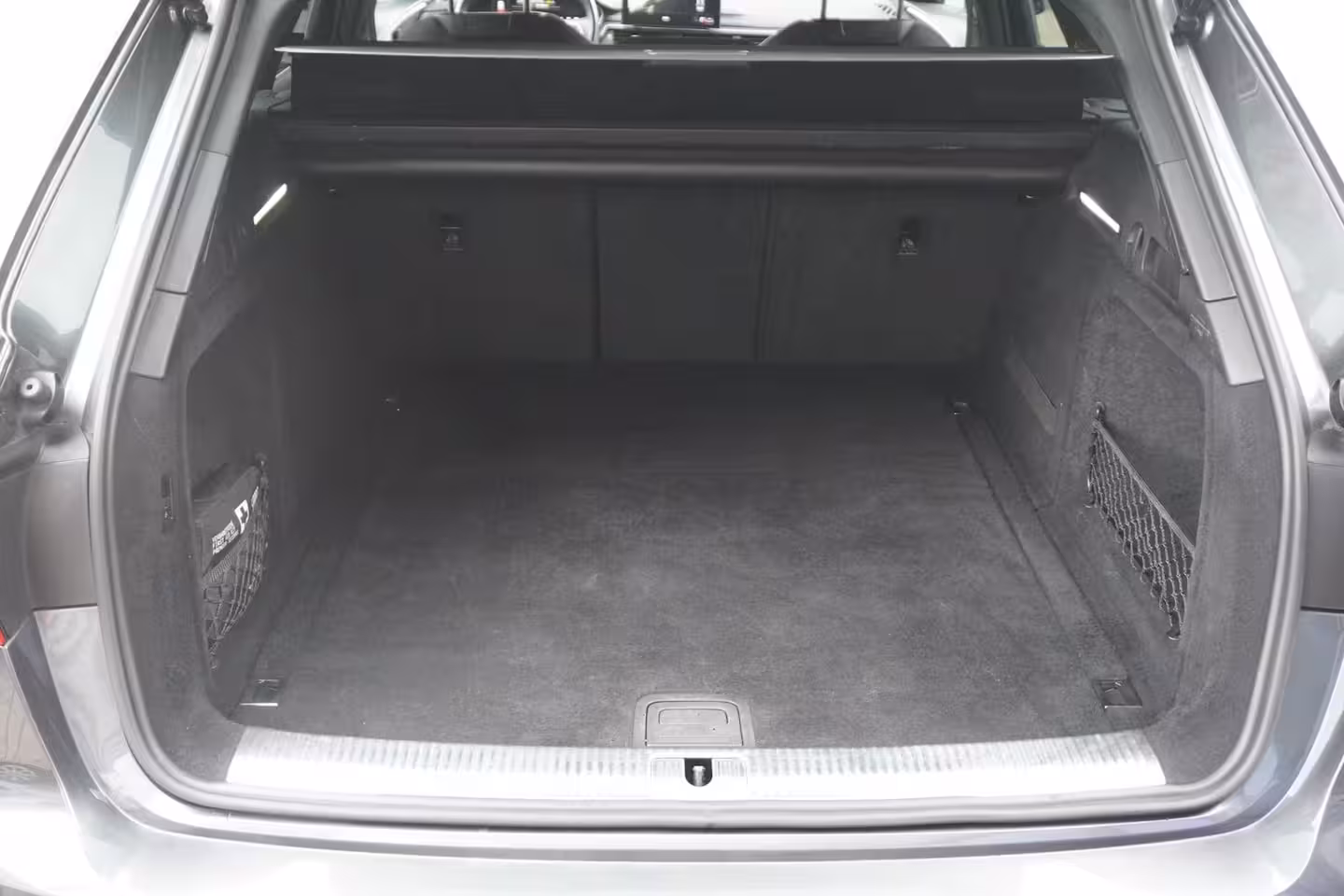Audi A4 Avant 35 TFSI S edition Competition / Massage / Trekhaak / Virtual dash / Camera