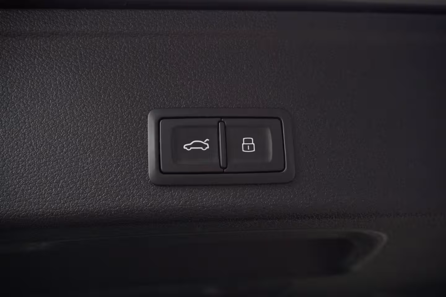 Audi A4 Avant 35 TFSI S edition Competition / Massage / Trekhaak / Virtual dash / Camera