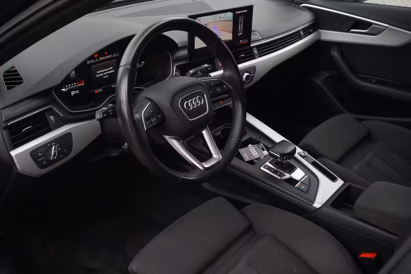 Audi A4 Avant 35 TFSI S edition Competition / Massage / Trekhaak / Virtual dash / Camera