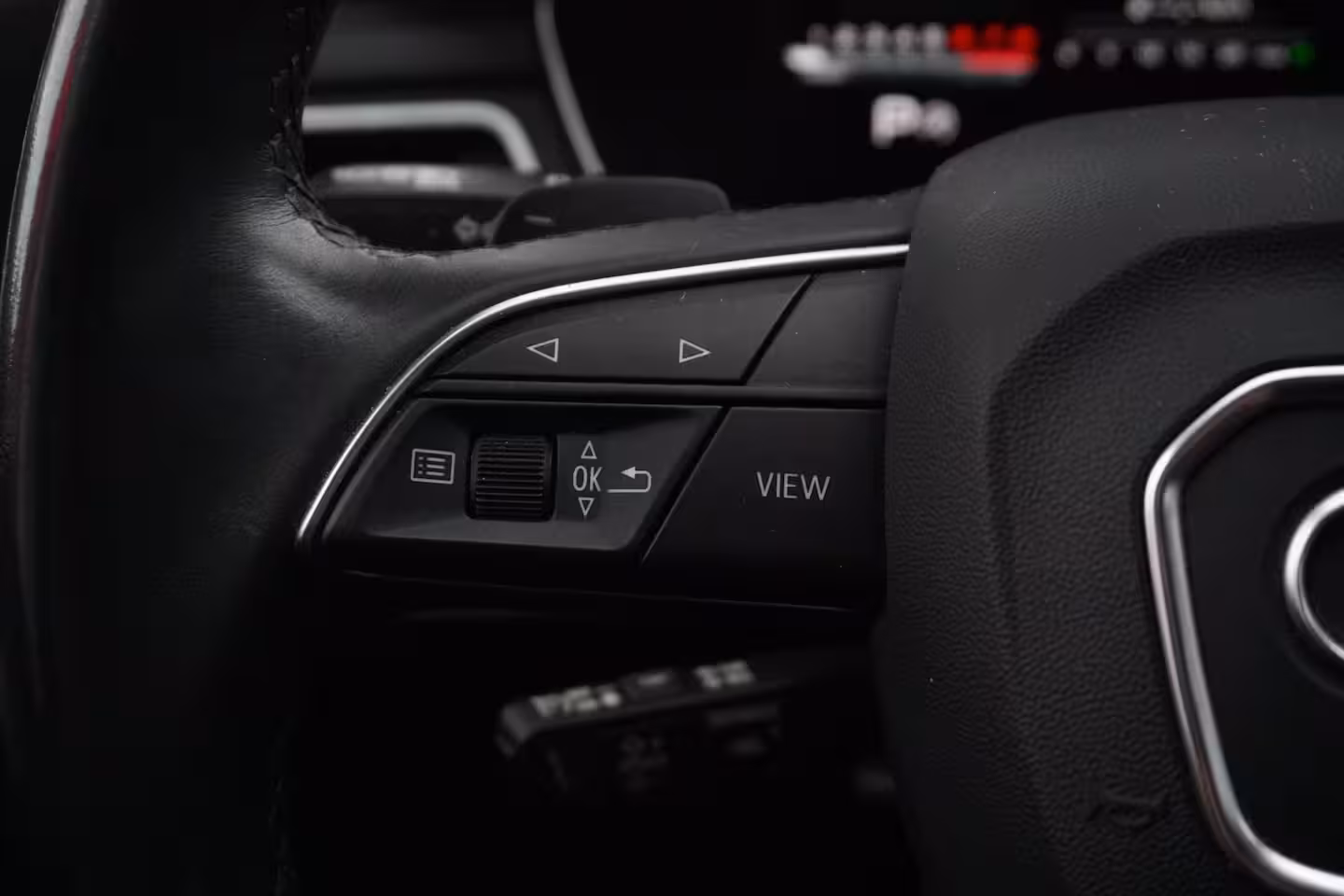 Audi A4 Avant 35 TFSI S edition Competition / Massage / Trekhaak / Virtual dash / Camera