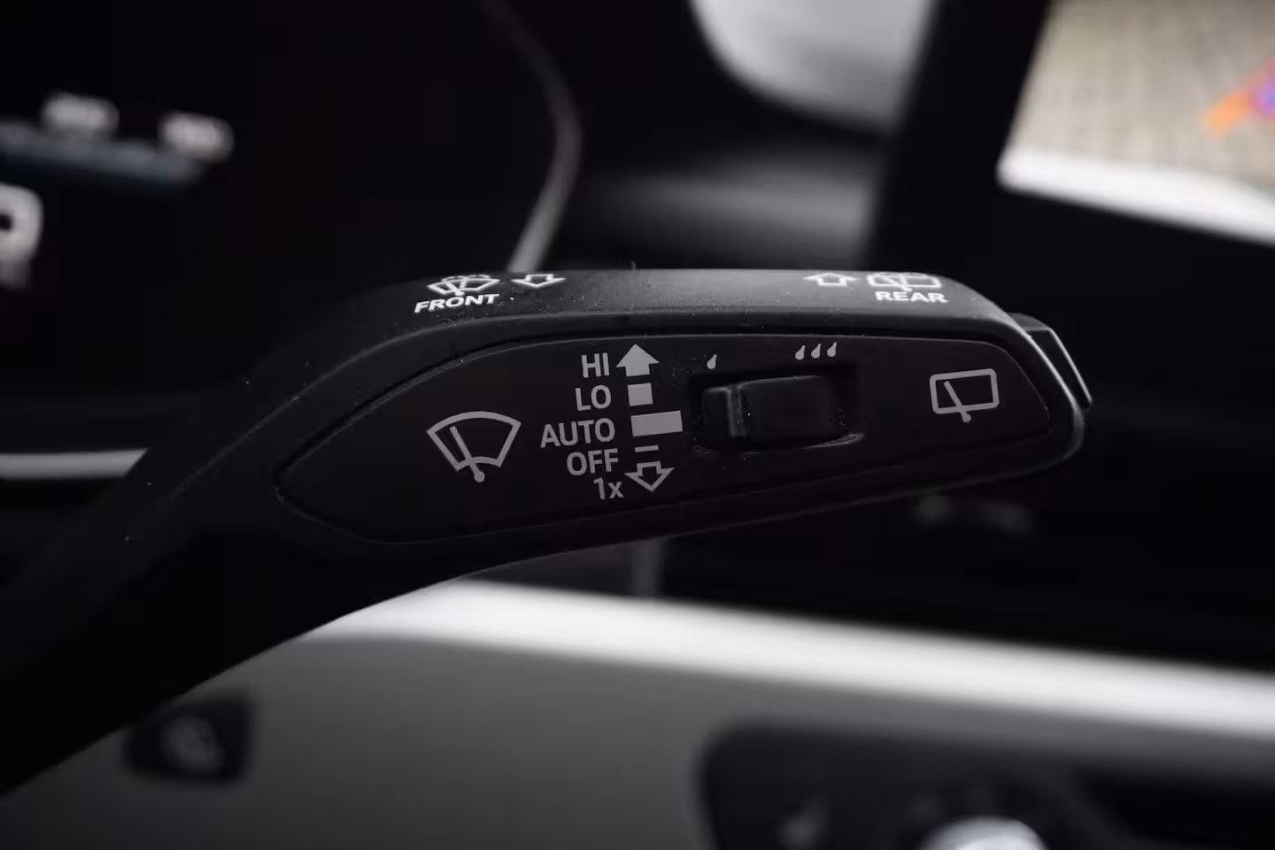 Audi A4 Avant 35 TFSI S edition Competition / Massage / Trekhaak / Virtual dash / Camera