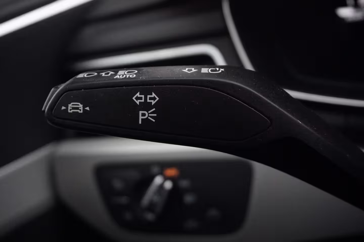 Audi A4 Avant 35 TFSI S edition Competition / Massage / Trekhaak / Virtual dash / Camera