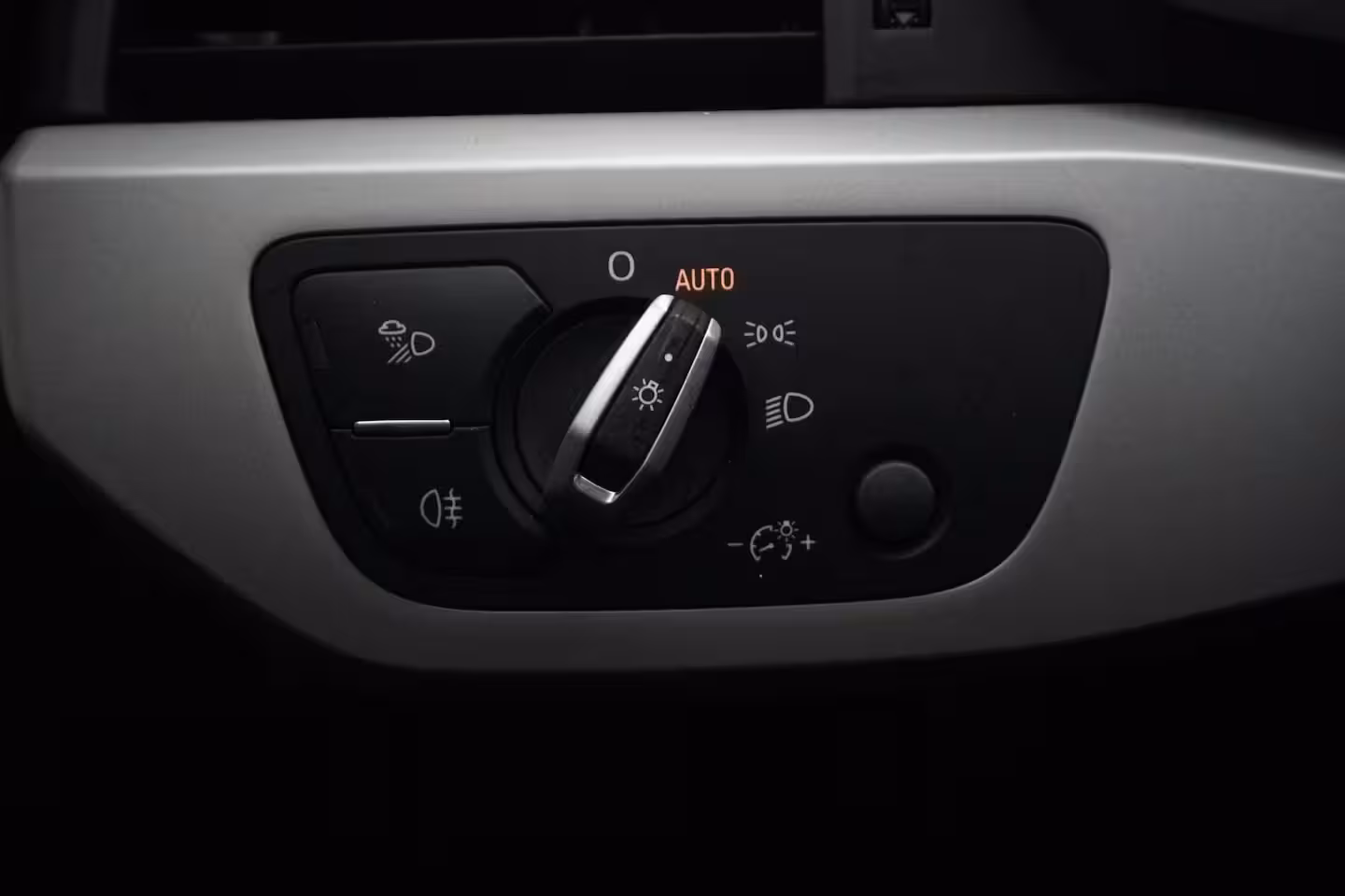 Audi A4 Avant 35 TFSI S edition Competition / Massage / Trekhaak / Virtual dash / Camera