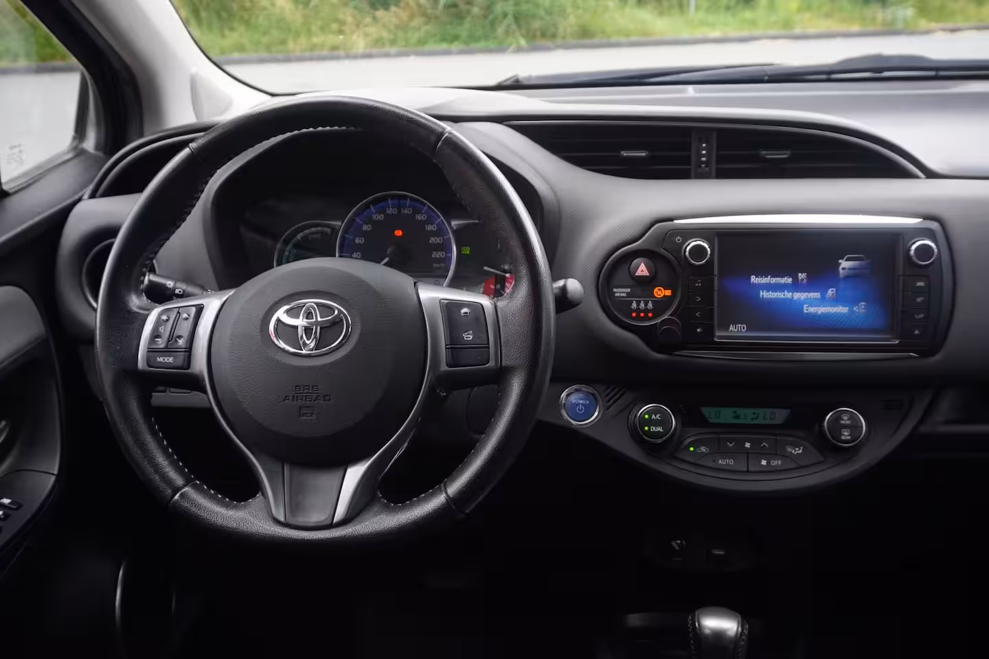 Toyota Yaris 1.5 Hybrid Aspiration / Camera / Climate control / Bluetooth