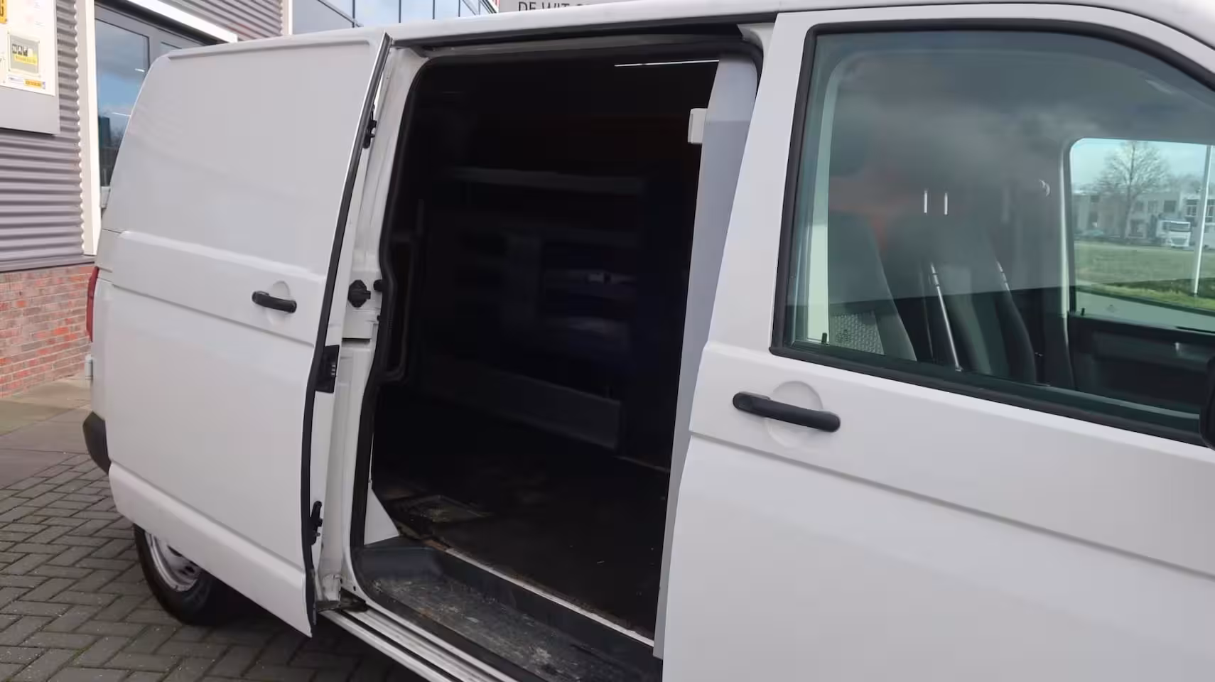 Volkswagen Transporter 2.0 TDI L2H1 DC Trendline Airco / Elek. ramen / Cruise control