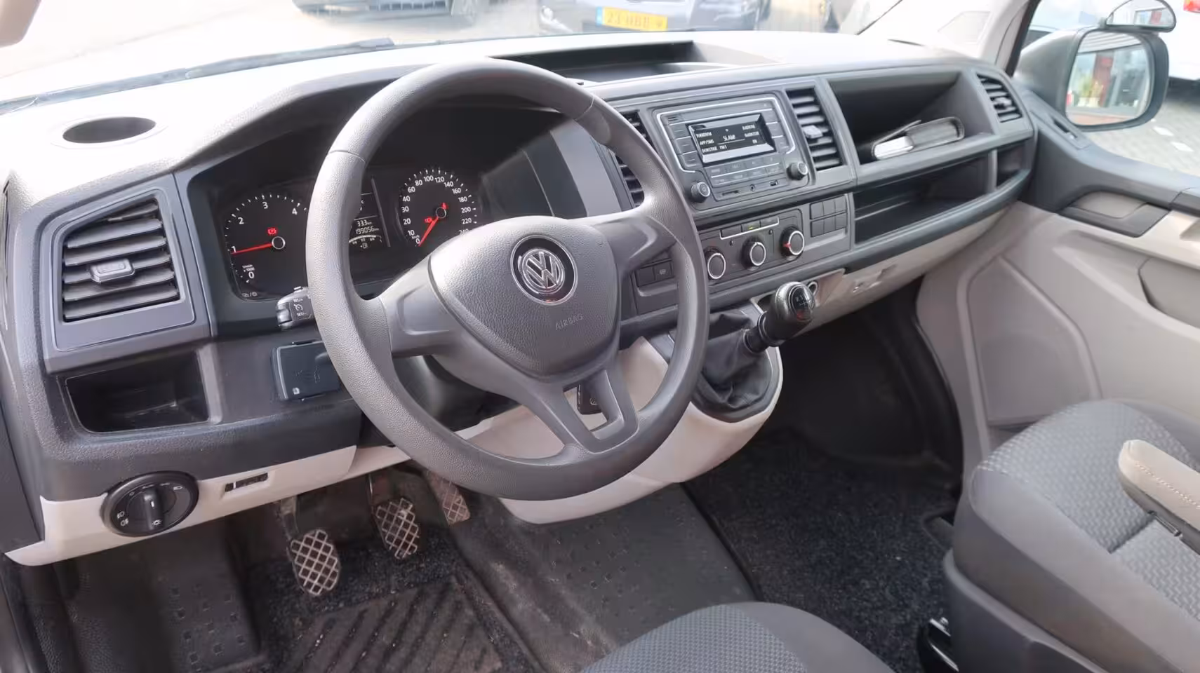 Volkswagen Transporter 2.0 TDI L2H1 DC Trendline Airco / Elek. ramen / Cruise control
