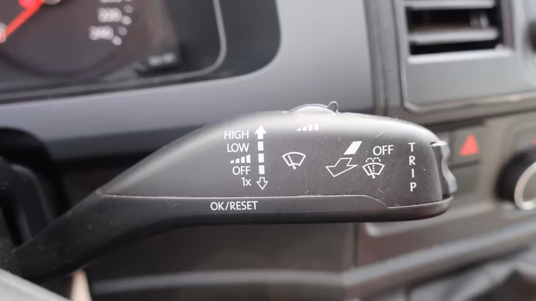 Volkswagen Transporter 2.0 TDI L2H1 DC Trendline Airco / Elek. ramen / Cruise control