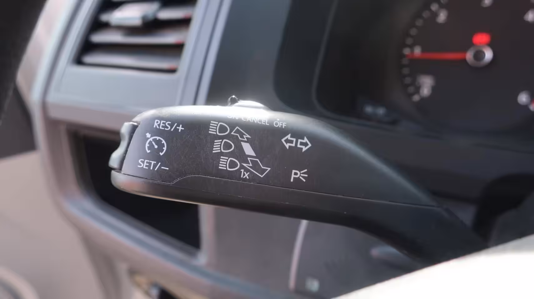 Volkswagen Transporter 2.0 TDI L2H1 DC Trendline Airco / Elek. ramen / Cruise control