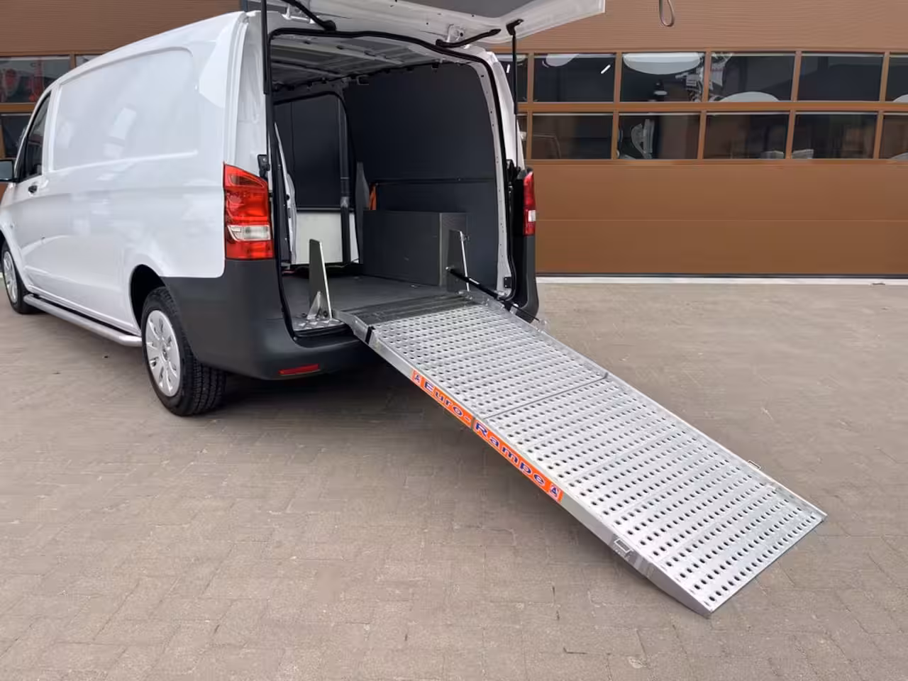 Mercedes-Benz Vito 110 CDI 102 pk E6 XL Extra Lang 3p Lease €253 p/m, Airco, Camera, laadbrug, onderhoudshist