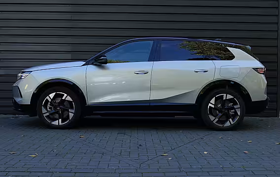Opel Grandland Electric GS - | Draadloze telefoonlader (Inductie) | Elektronische klimaatregeling met twee zones |