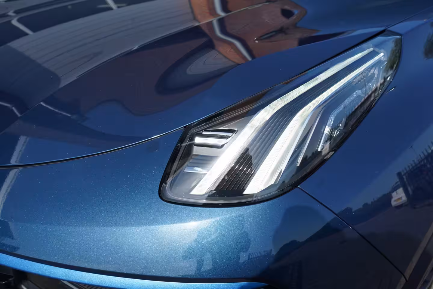 Lynk & Co 01 1.5 261PK 20X OP VOORRAAD ORIGINEEL NEDERLANDS DEALER ONDERHOUDEN 360CAMERA 6, 6KWH LADER