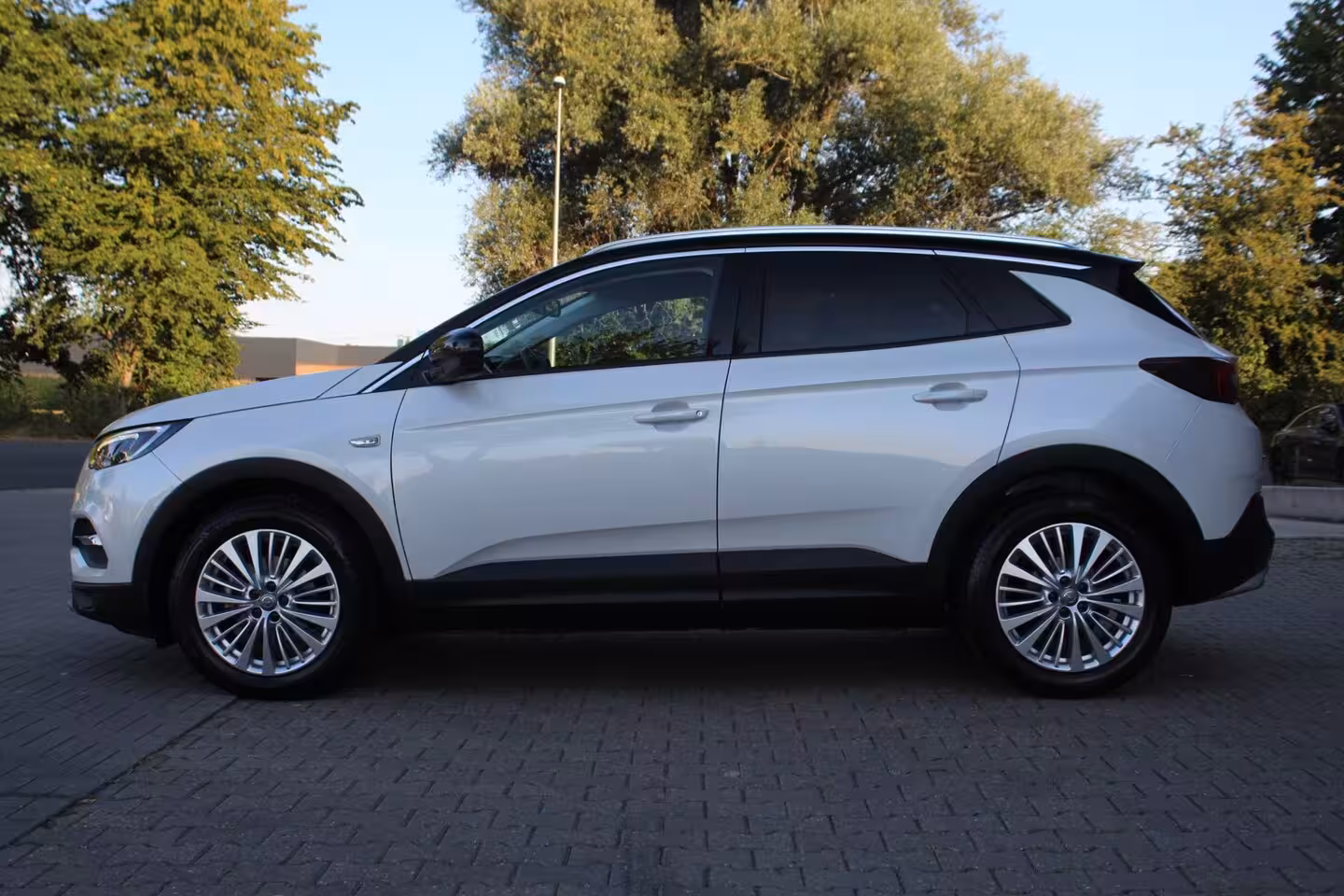 Opel Grandland X 1.2 Turbo Innovation | Automaat | Trekhaak | Camera | Elektrische klep | Carplay | NAP |