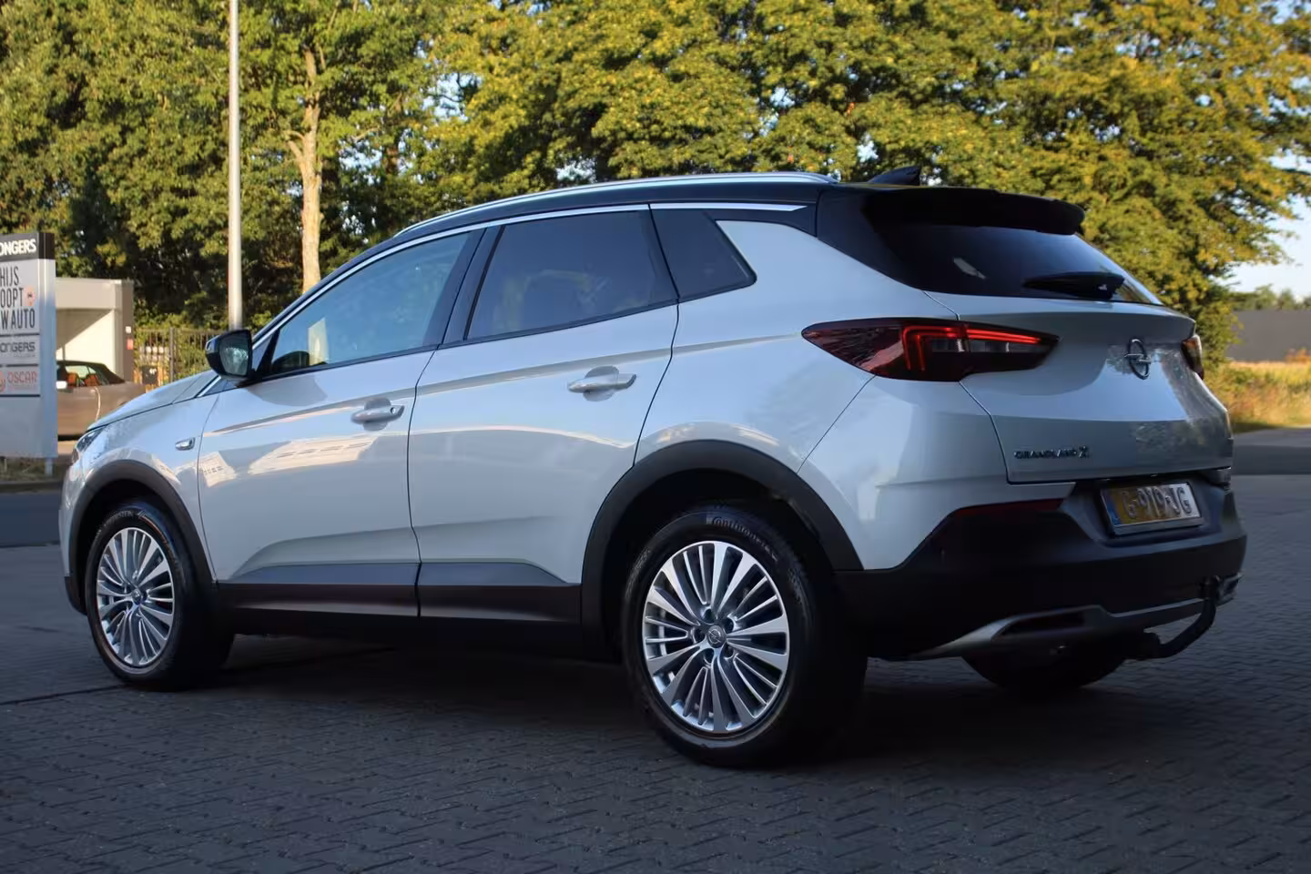 Opel Grandland X 1.2 Turbo Innovation | Automaat | Trekhaak | Camera | Elektrische klep | Carplay | NAP |