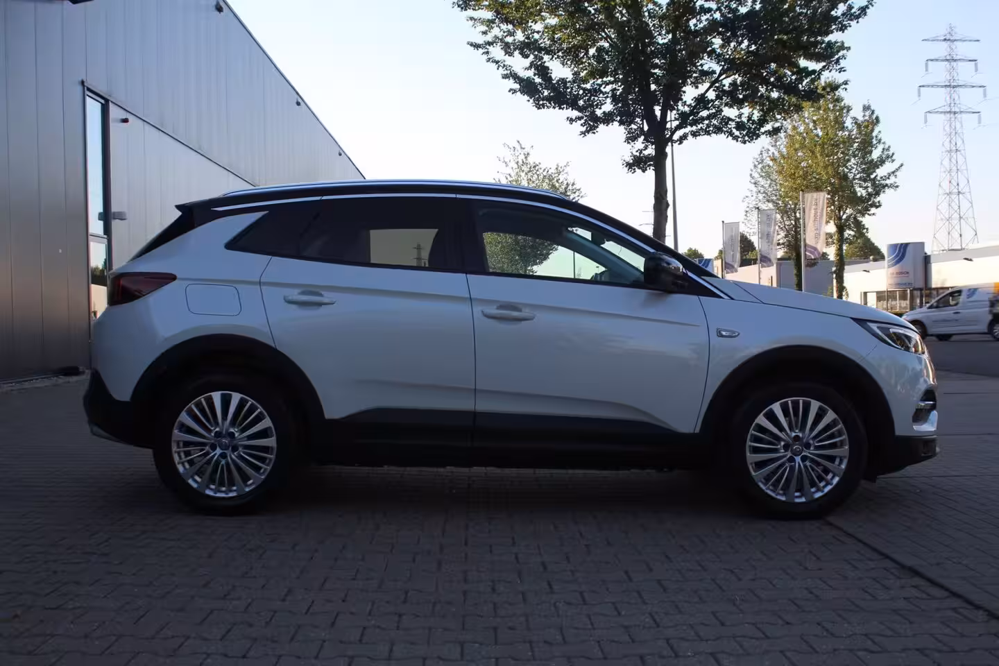Opel Grandland X 1.2 Turbo Innovation | Automaat | Trekhaak | Camera | Elektrische klep | Carplay | NAP |