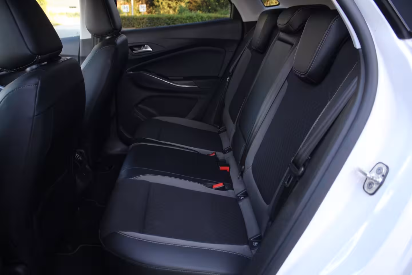 Opel Grandland X 1.2 Turbo Innovation | Automaat | Trekhaak | Camera | Elektrische klep | Carplay | NAP |