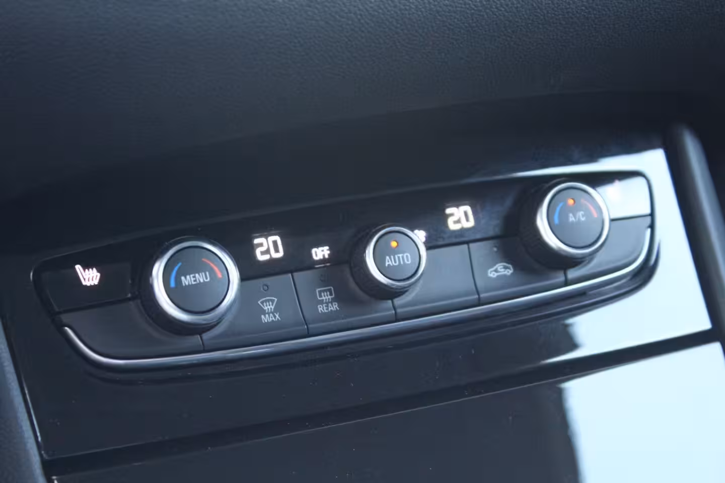 Opel Grandland X 1.2 Turbo Innovation | Automaat | Trekhaak | Camera | Elektrische klep | Carplay | NAP |