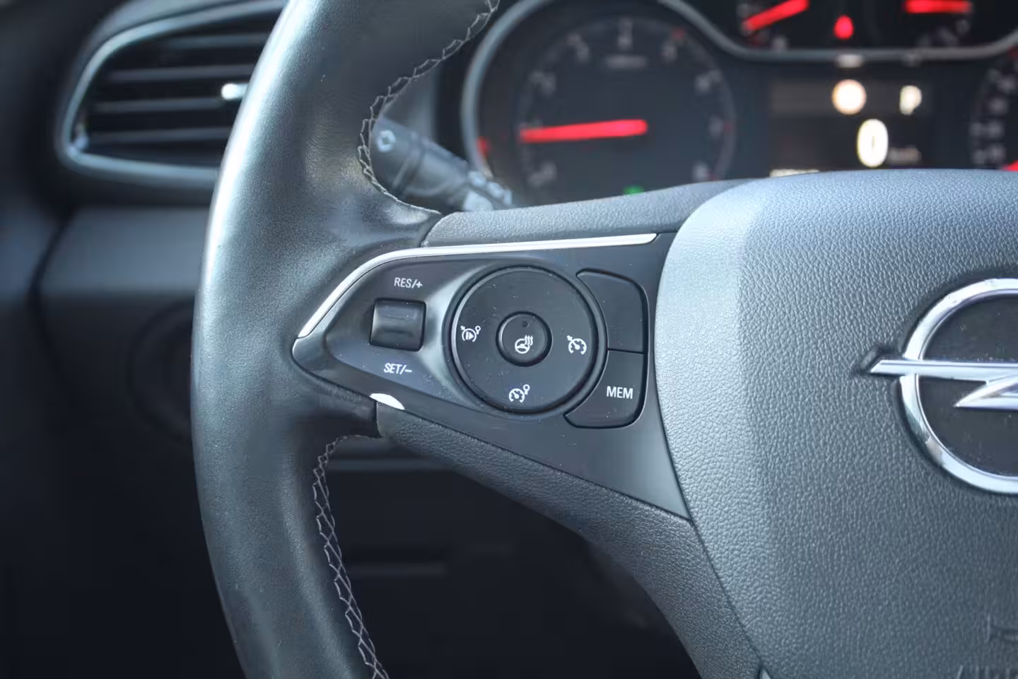 Opel Grandland X 1.2 Turbo Innovation | Automaat | Trekhaak | Camera | Elektrische klep | Carplay | NAP |