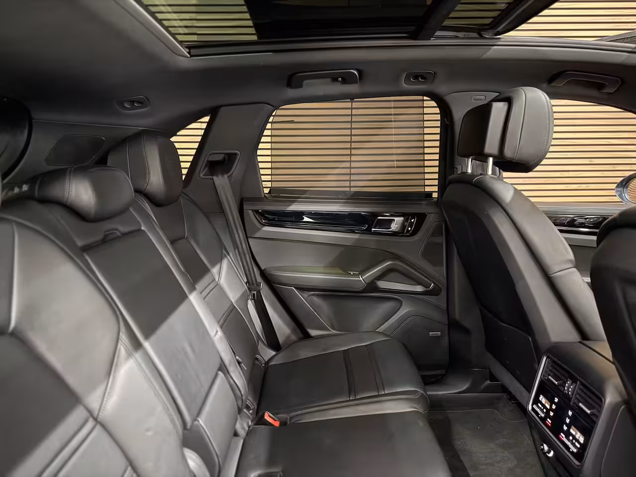 Porsche Cayenne 3.0 E-Hybrid | Full Option | Vierwielbesturing | PANO | PDLS+ | BOSE | PASM | ComfortPakke