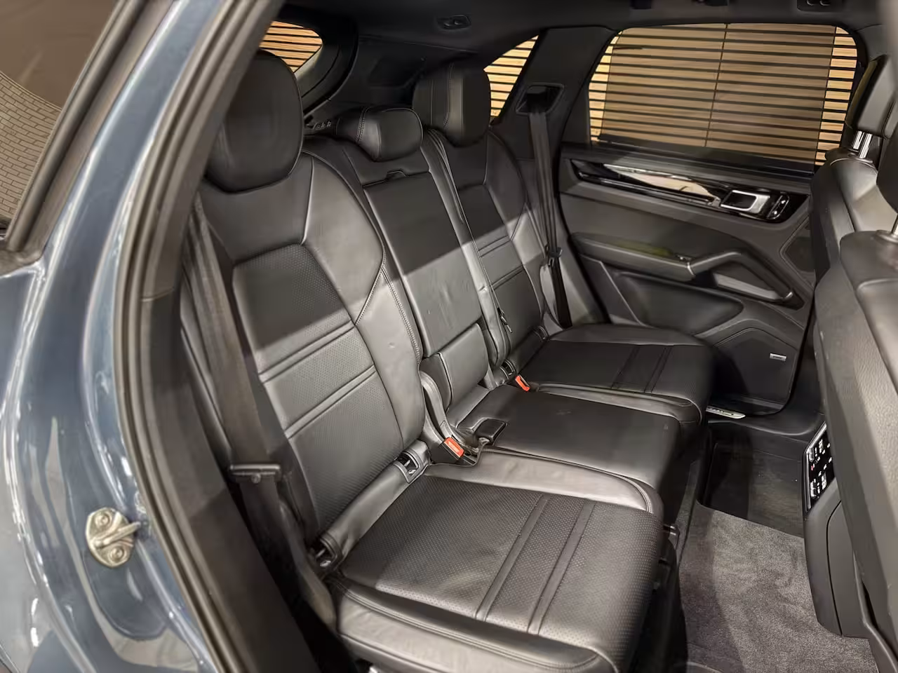 Porsche Cayenne 3.0 E-Hybrid | Full Option | Vierwielbesturing | PANO | PDLS+ | BOSE | PASM | ComfortPakke