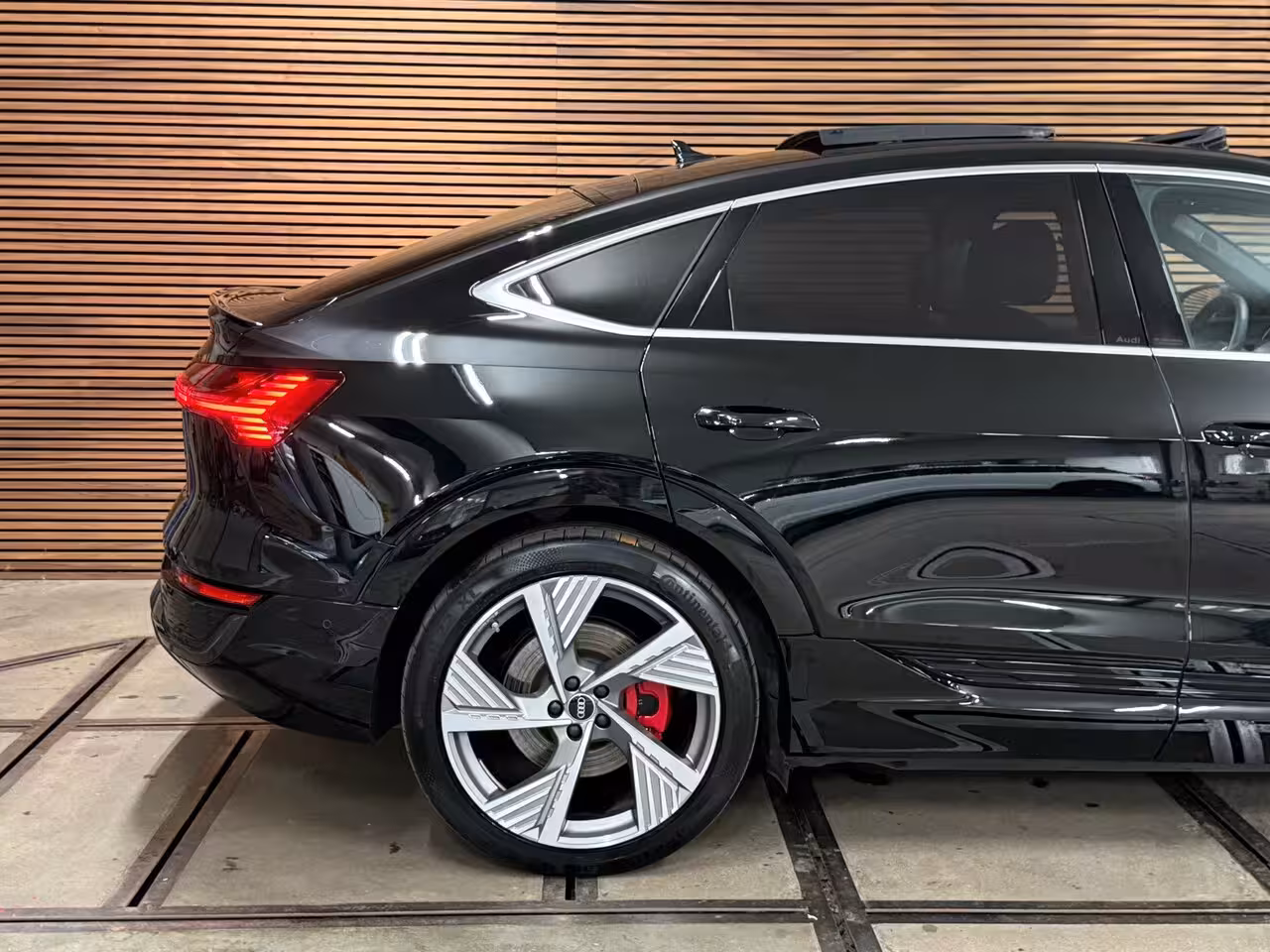 Audi Q8 Sportback e-tron 50 quattro S Edition 95 kWh | Pano | B&O| 22” | Massage | Adaptive Cruise | Matrix LED