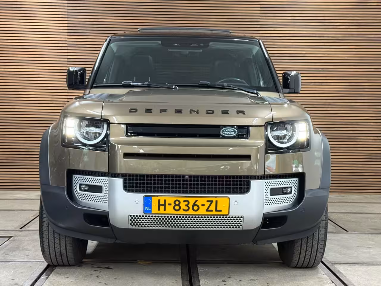 Land Rover Defender 110 2.0 D200 110 | Pano | PPF | Meridian | Trekhaak | Carplay | Geel kenteken