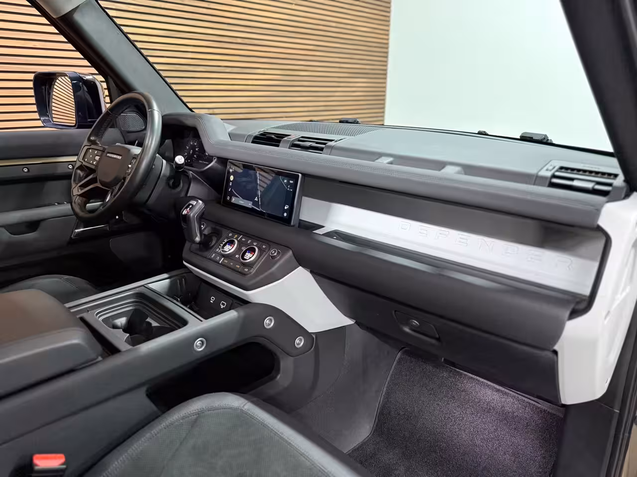 Land Rover Defender 110 2.0 D200 110 | Pano | PPF | Meridian | Trekhaak | Carplay | Geel kenteken