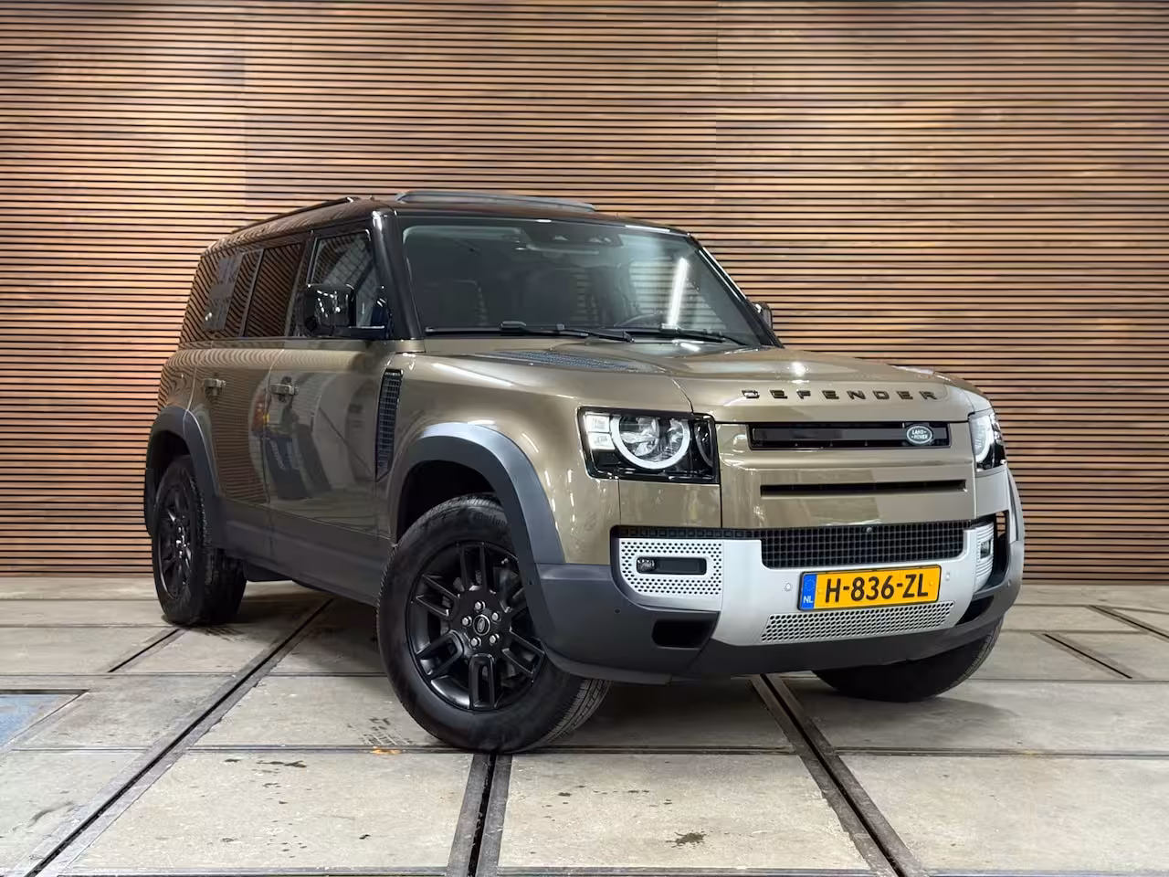 Land Rover Defender 110 2.0 D200 110 | Pano | PPF | Meridian | Trekhaak | Carplay | Geel kenteken