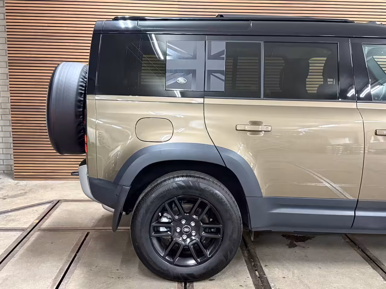 Land Rover Defender 110 2.0 D200 110 | Pano | PPF | Meridian | Trekhaak | Carplay | Geel kenteken