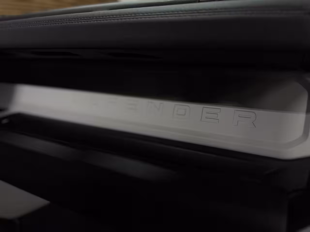 Land Rover Defender 110 2.0 D200 110 | Pano | PPF | Meridian | Trekhaak | Carplay | Geel kenteken