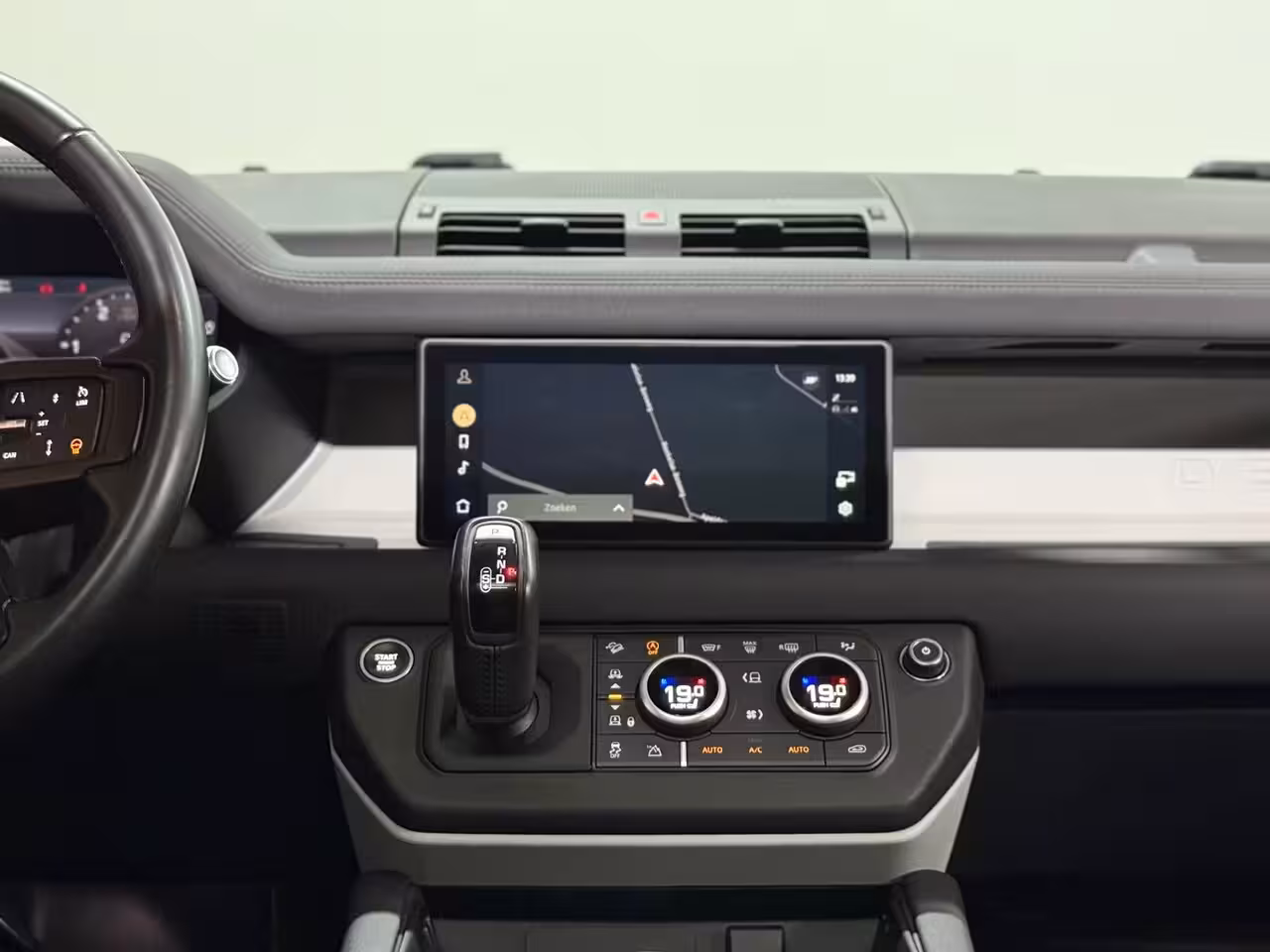 Land Rover Defender 110 2.0 D200 110 | Pano | PPF | Meridian | Trekhaak | Carplay | Geel kenteken