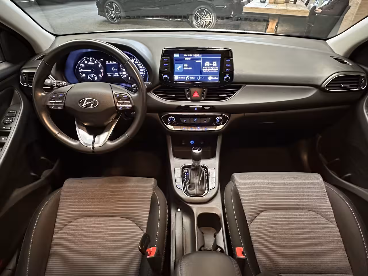 Hyundai i30 1.0 T-GDi MHEV COMFORT AUTOMAAT CRUISE CONTROL AIRCO ACHTERUITRIJCAMERA APPLE CARPLAY/ANDR