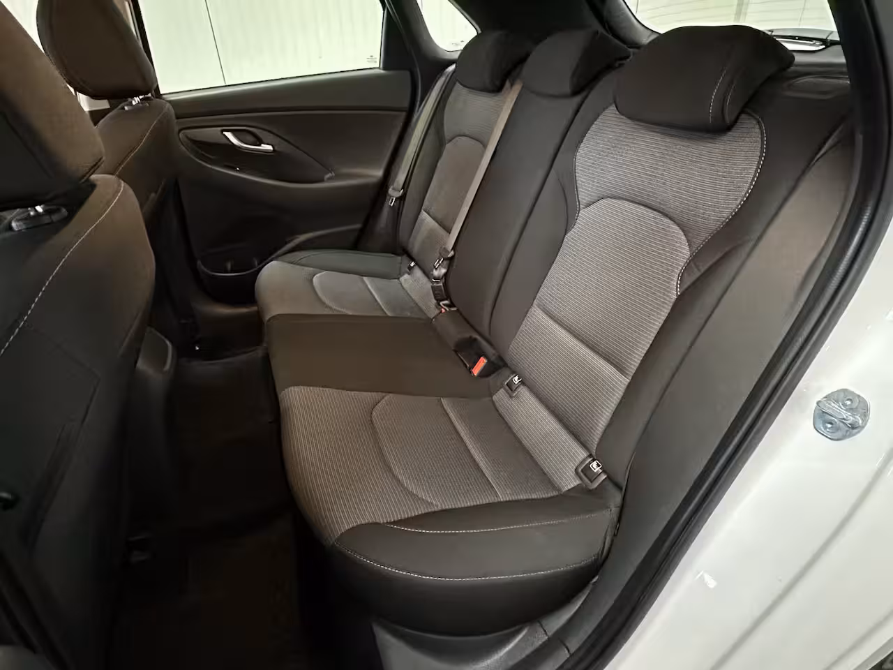 Hyundai i30 1.0 T-GDi MHEV COMFORT AUTOMAAT CRUISE CONTROL AIRCO ACHTERUITRIJCAMERA APPLE CARPLAY/ANDR