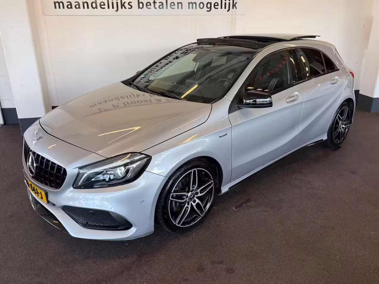 Mercedes-Benz A-klasse 180 AMG White Art | Automaat | Panoramadak | Achteruitrijcamera | Origineel Nederlands | C