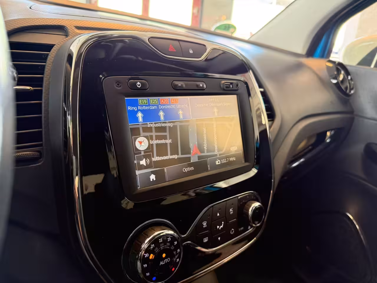 Renault Captur 0.9 TCe Dynamique | Cruise control | Climate control | Keyless | Navigatie | LM Velgen | H
