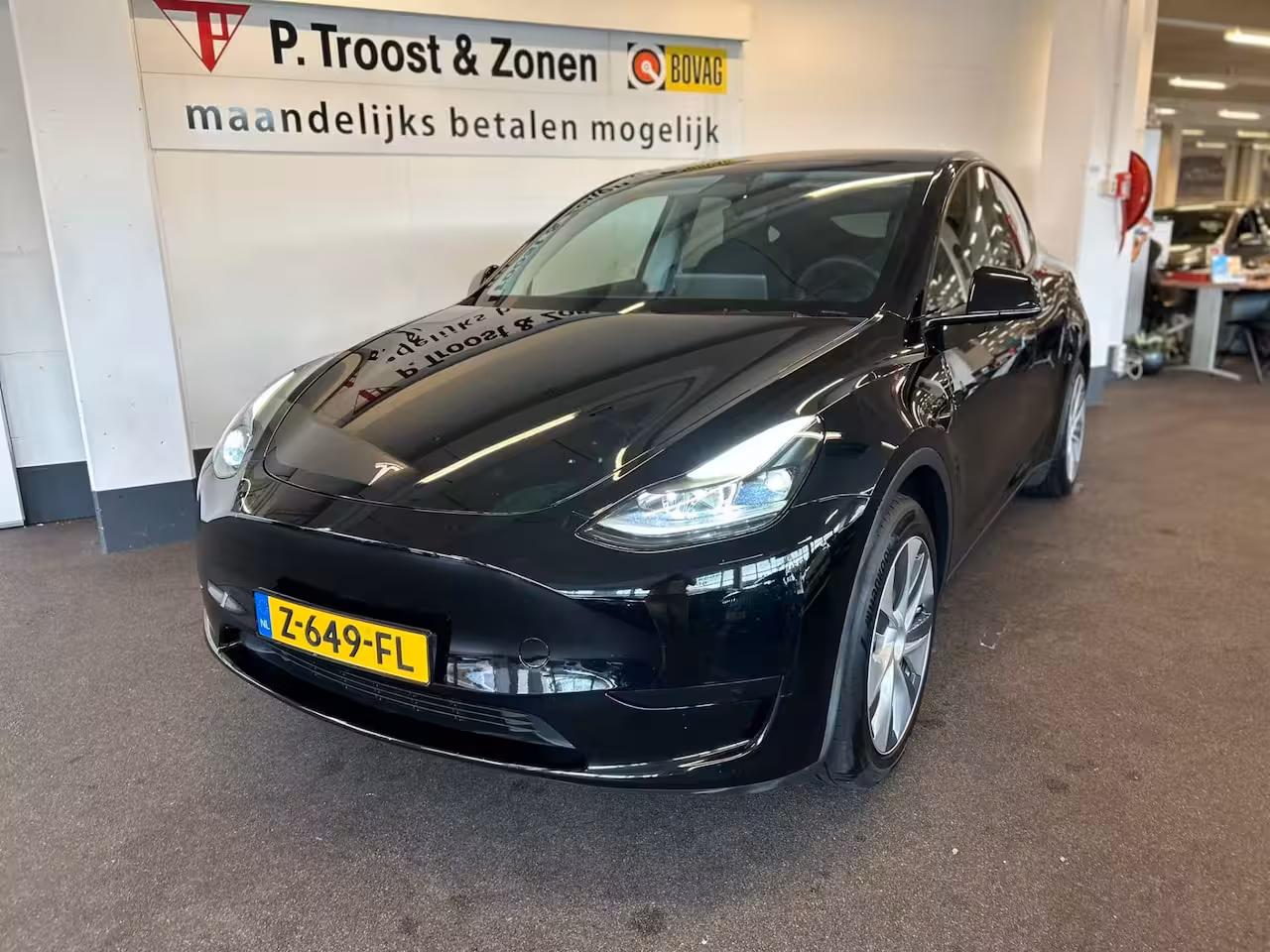 Tesla Model Y RWD 58 kWh Nederlandse auto | Panoramadak | Afneembare trekhaak | Stoelverwarming | Achter