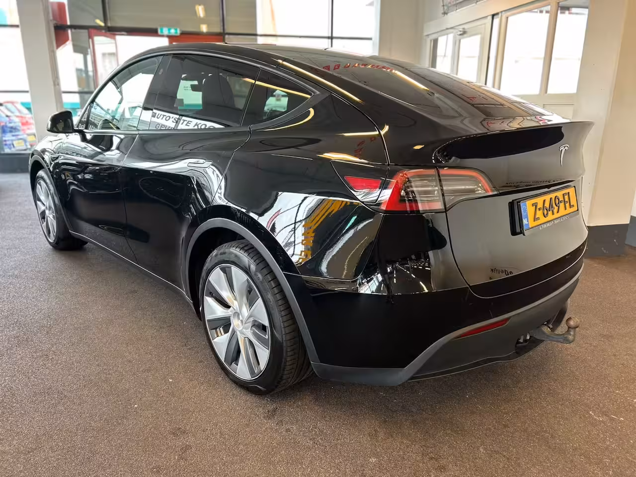 Tesla Model Y RWD 58 kWh Nederlandse auto | Panoramadak | Afneembare trekhaak | Stoelverwarming | Achter