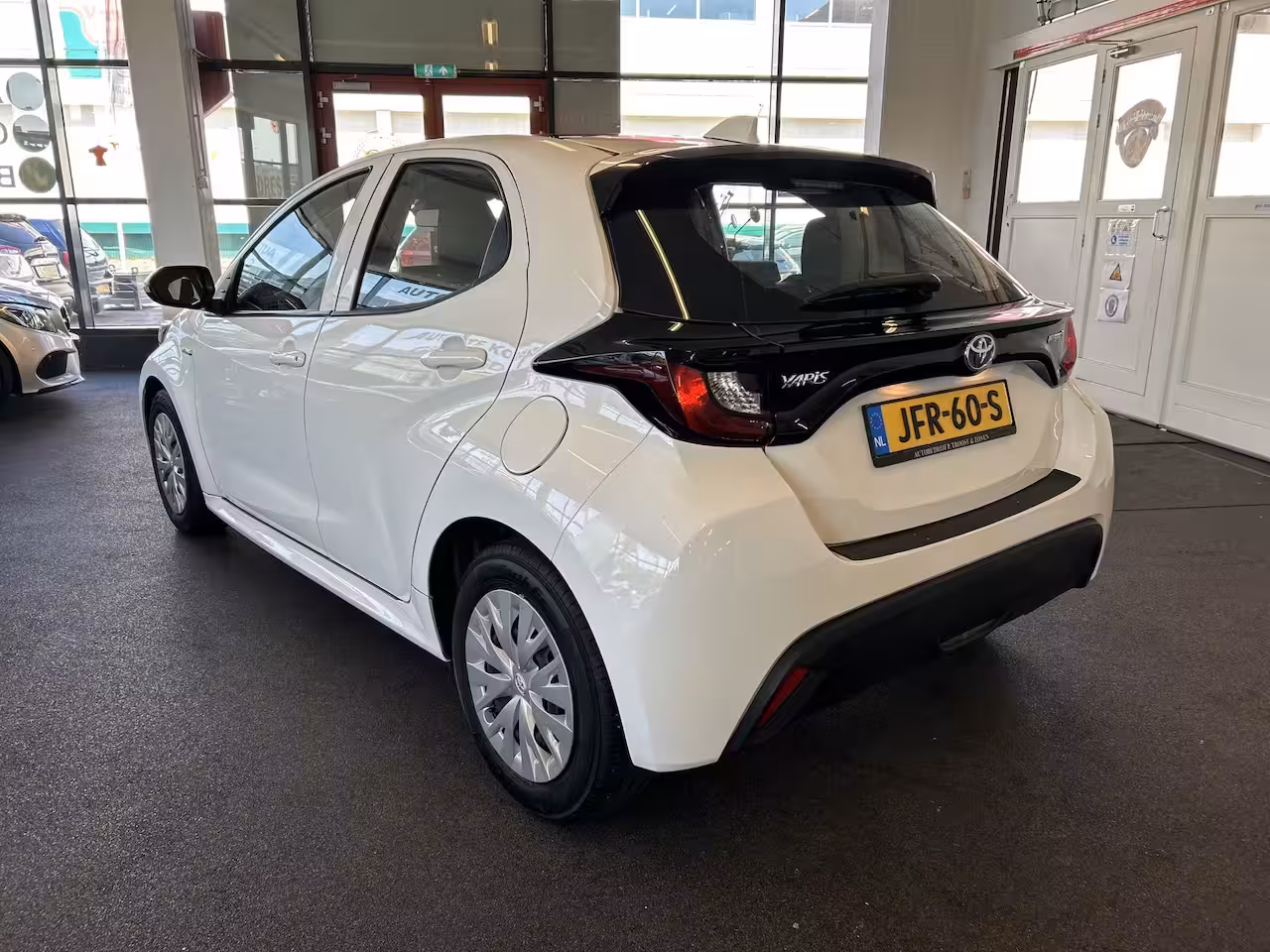 Toyota Yaris 1.5 Hybrid 115 Business Automaat | Panoramadak | Cruise control | Climate control | Naviga