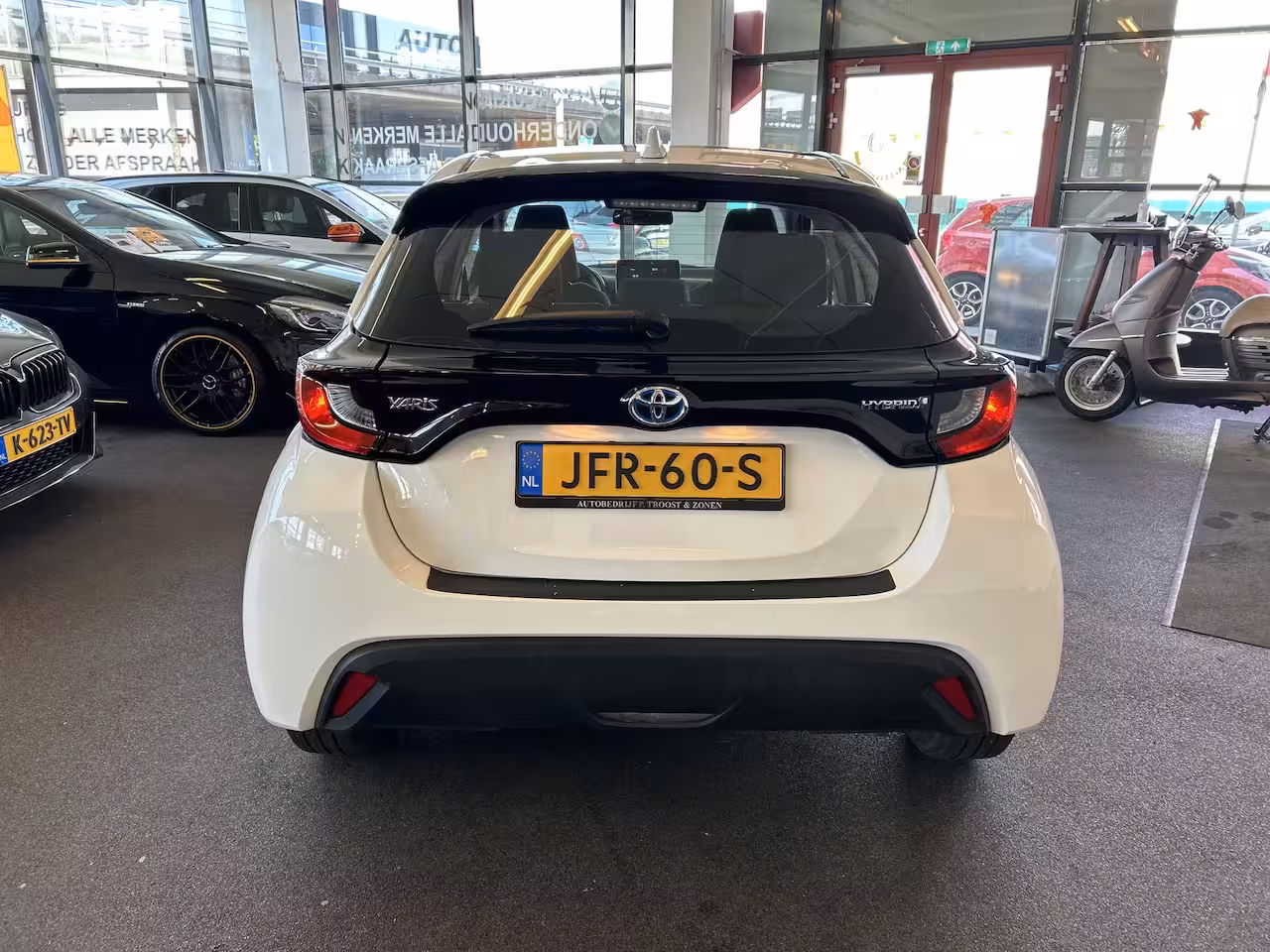 Toyota Yaris 1.5 Hybrid 115 Business Automaat | Panoramadak | Cruise control | Climate control | Naviga